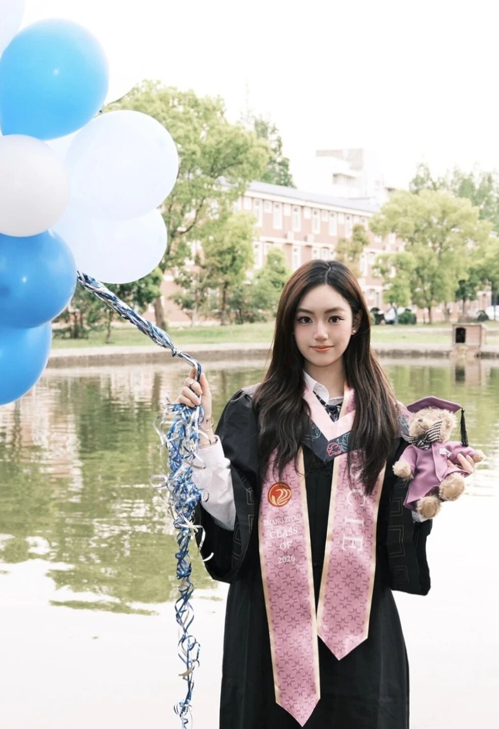上实剑桥学子风采 | UCL经济专...